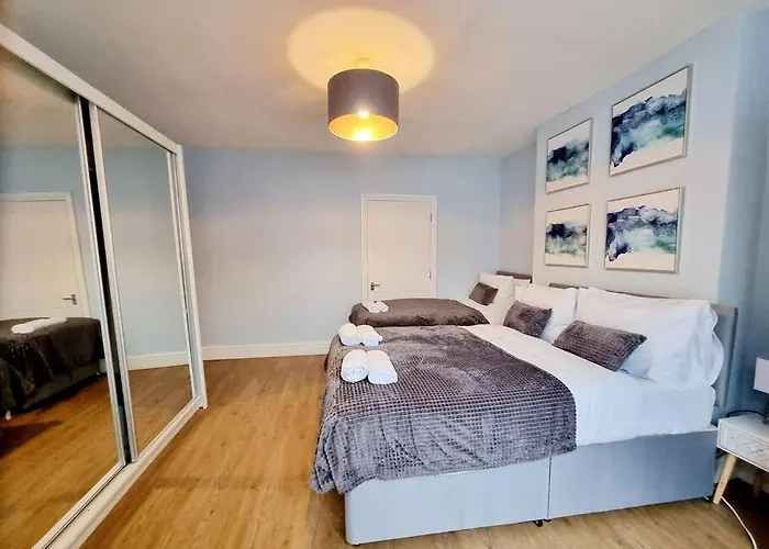 Spacious 2 Bedroom 3 Min Walk Mile End Station -Sleeps 5