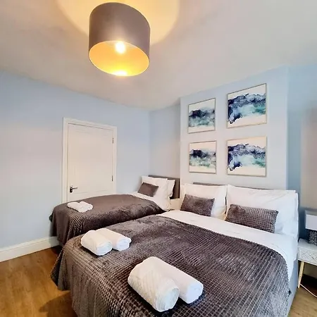 Spacious 2 Bedroom 3 Min Walk Mile End Station -Sleeps 5 London Exterior photo