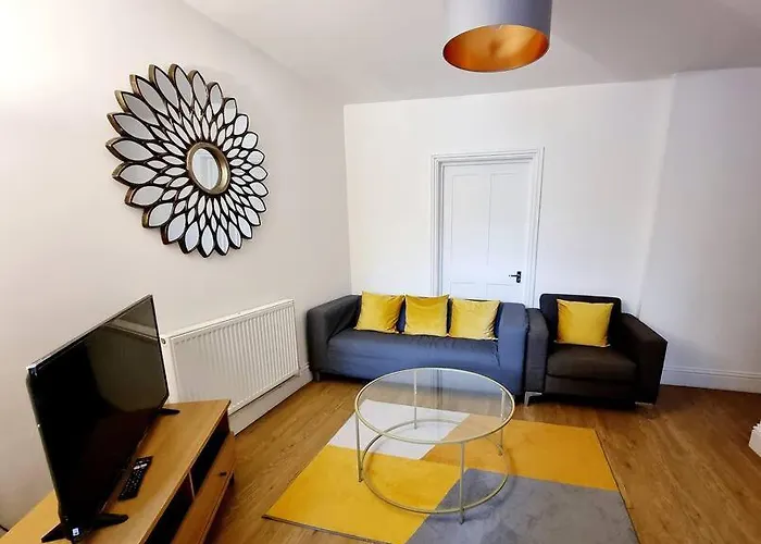 Spacious 2 Bedroom 3 Min Walk Mile End Station -Sleeps 5